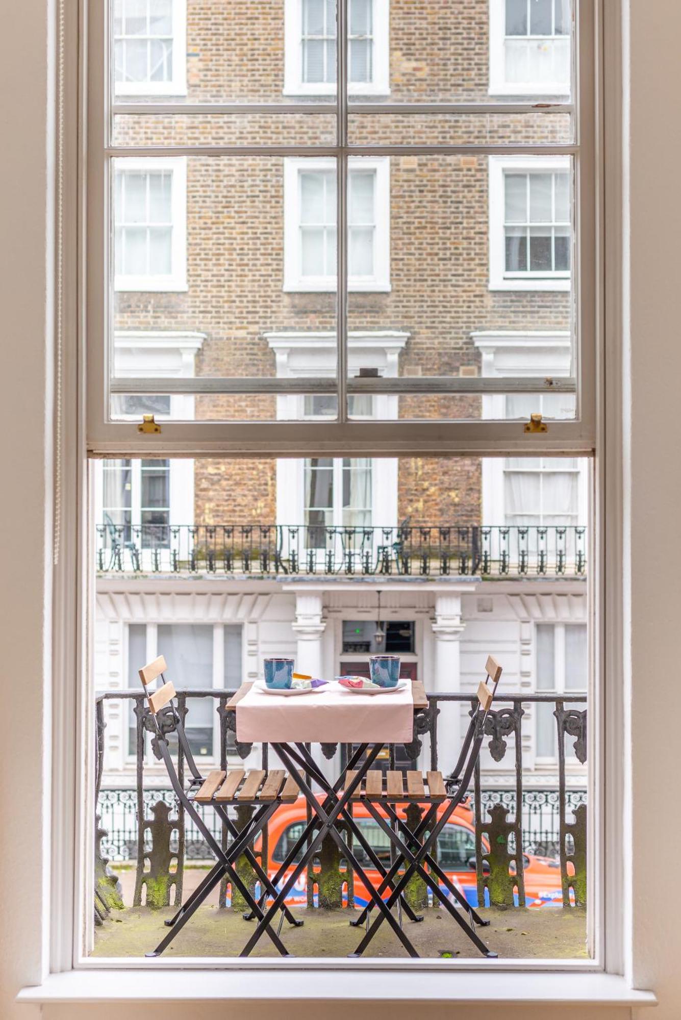 Winter Wonderland - Stunning Hyde Park 3 Bed *